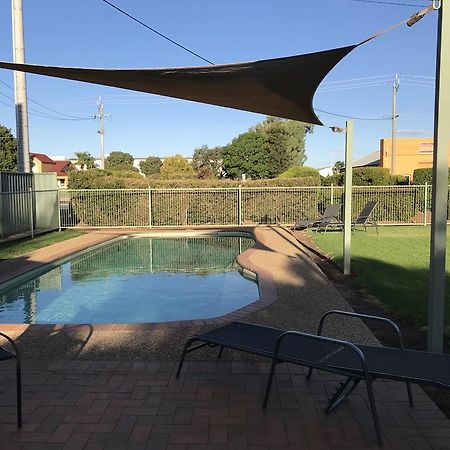 The Kidman Wayside Inn Griffith Esterno foto