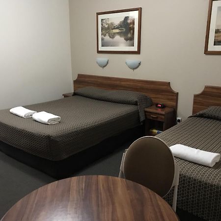 The Kidman Wayside Inn Griffith Esterno foto