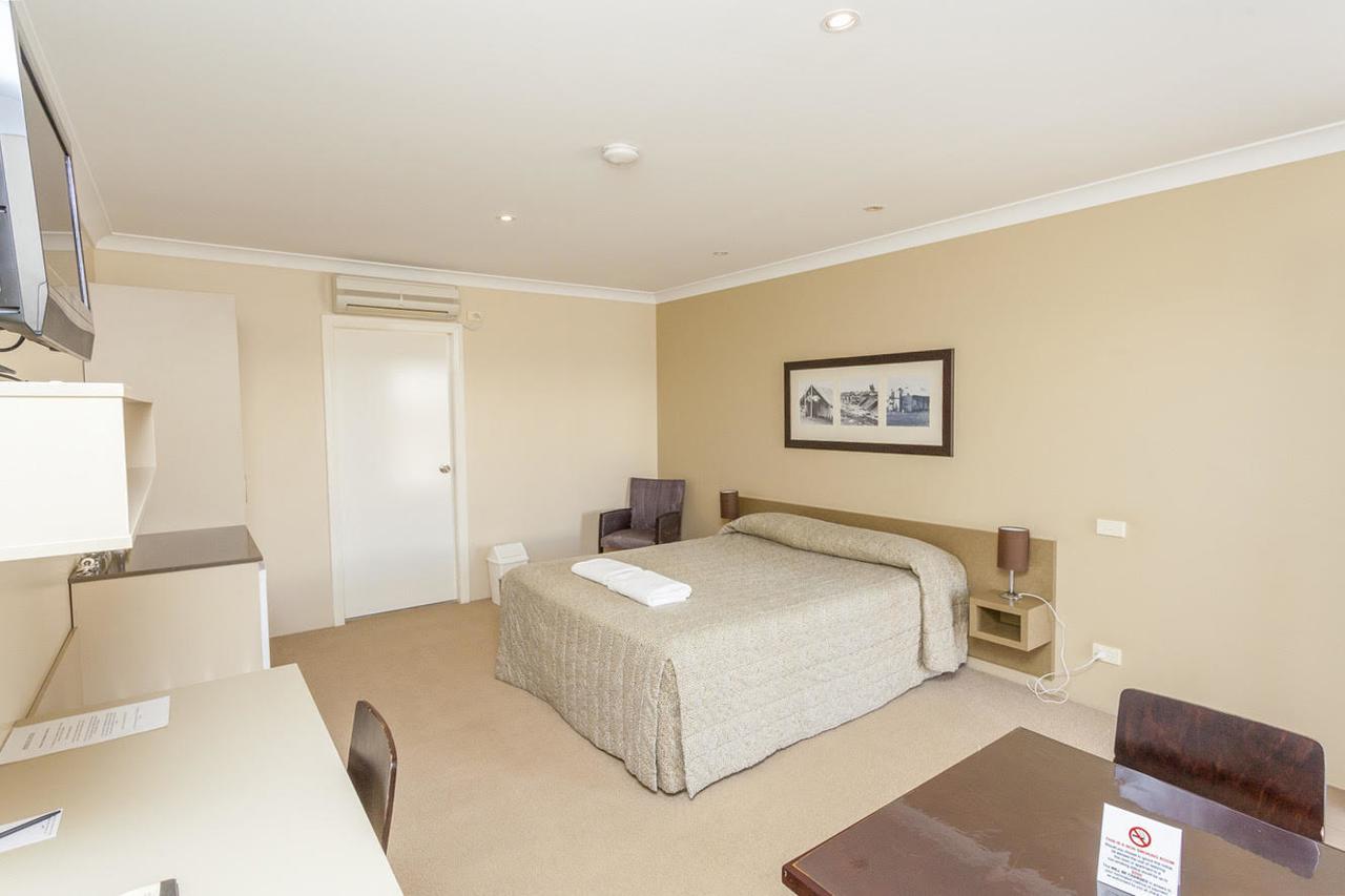 The Kidman Wayside Inn Griffith Esterno foto