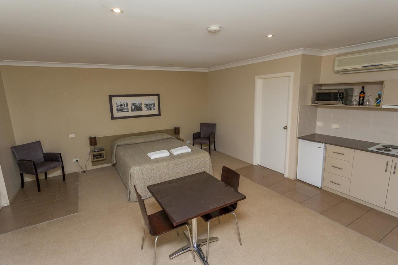 The Kidman Wayside Inn Griffith Esterno foto