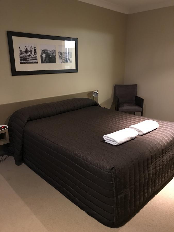 The Kidman Wayside Inn Griffith Esterno foto