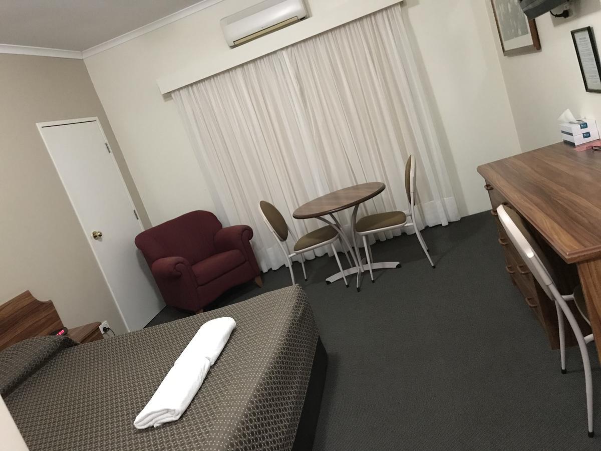 The Kidman Wayside Inn Griffith Esterno foto